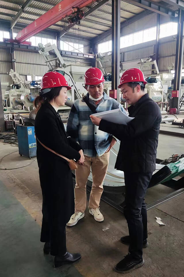 Клиенты посещают цех бетонных станций - Хэнань Хэньюань принимает клиентов Клиенты посещают цех бетонных станций - Хэнань Хэньюань принимает клиентов