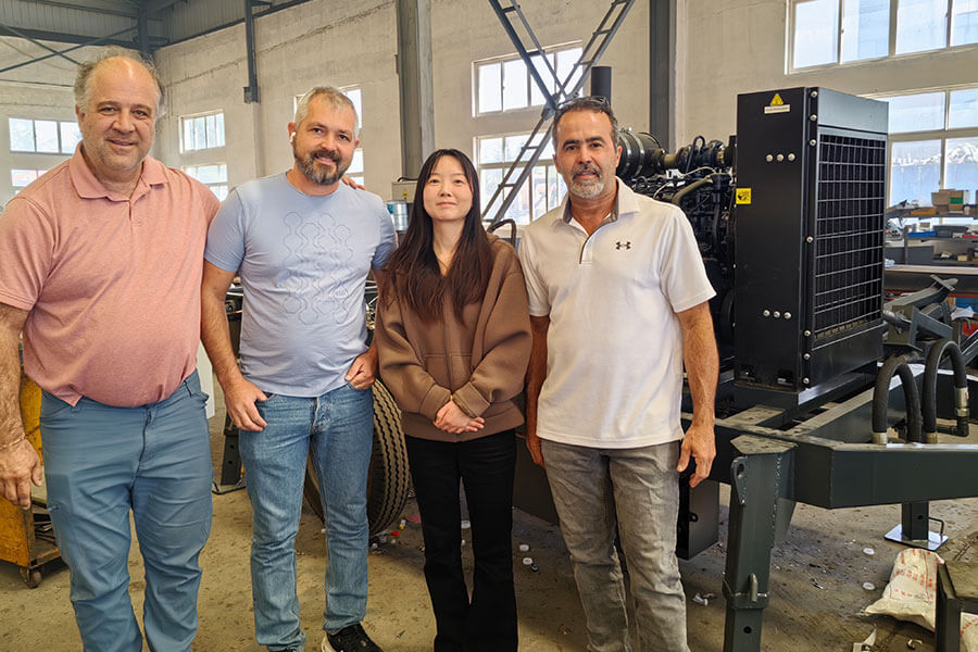 Американские клиенты приезжают на завод, чтобы осмотреть бетононасосы, и перспективы сотрудничества очень широки